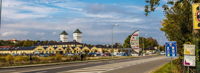 <strong>Leistungen für Wohn- und Gewerbekomplexe</strong>
<p>Wir betreuen in Freising sowohl Wohnhäuser, größere Wohnanlage und auch Gewerbeobjekte.</p>